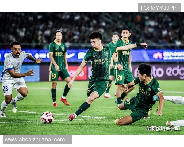 上海足球队在选拔赛中以54分稳居积分榜首位竞争激烈引人关注