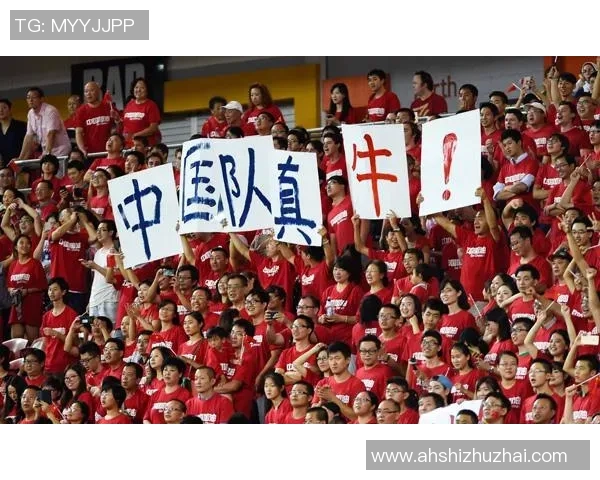 今晚中国足球激情四溢期待精彩对决球迷热情高涨共赴盛宴