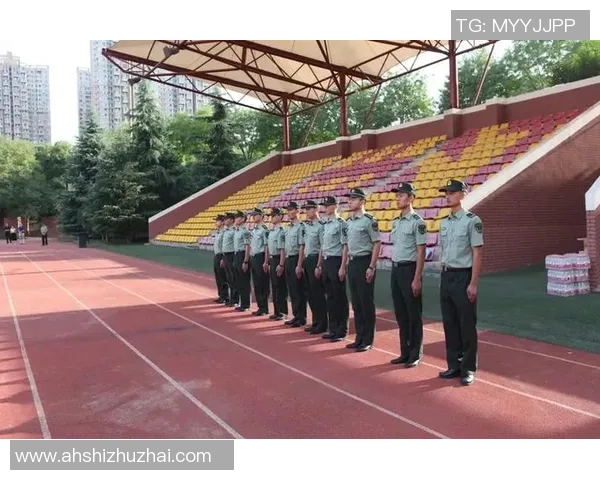 在绿茵场上舞动诗篇足球吟唱青春的旋律与梦想