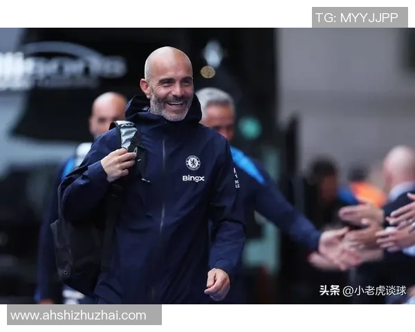 足球教练短裤的选择与搭配技巧助你提升训练效果与时尚感 足球教练短裤的选择与搭配技巧助你提升训练效果与时尚感