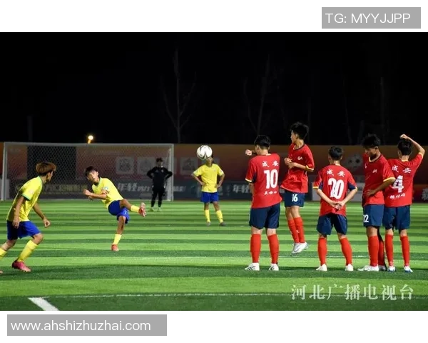 足球男捆绑挑战赛引发热议运动与艺术的奇妙结合探讨 足球男捆绑挑战赛引发热议运动与艺术的奇妙结合探讨