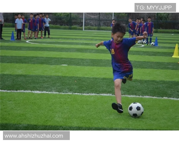 足球小孩哭泣的背后是梦想与坚持的故事 足球小孩哭泣的背后是梦想与坚持的故事